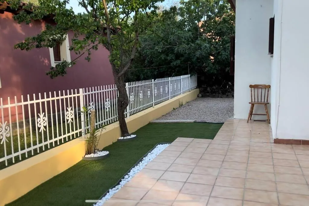 סאן תאודורו Comoda Villetta Con Giardino וילה